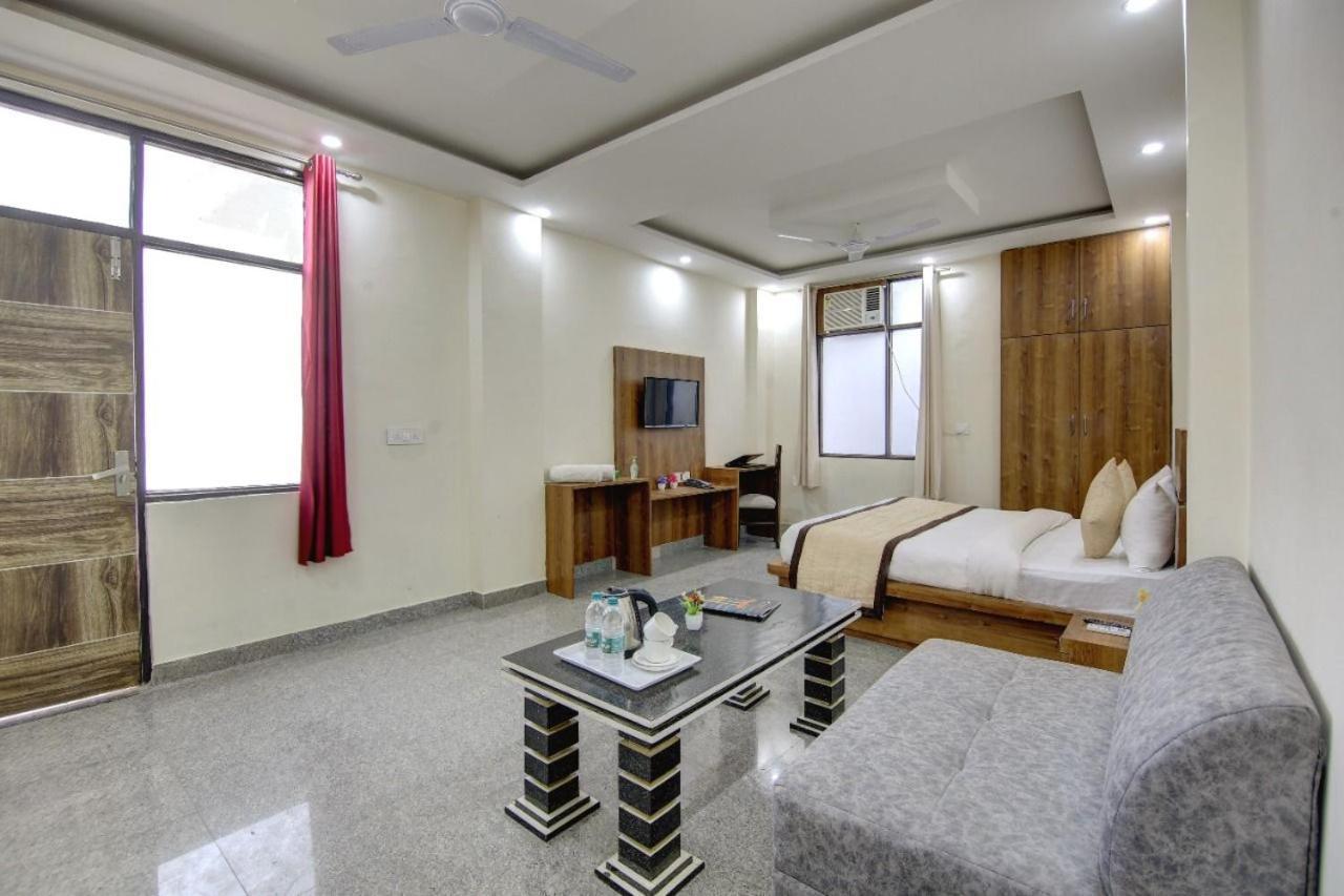 Hotel Premier Noida 135 Eksteriør bilde
